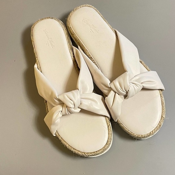 Universal Thread White Sandals - Picture 2 of 6